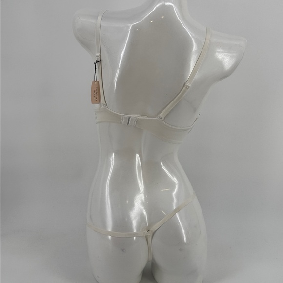 Victoria’s Secret Fashion Show 2010 Swarovski Miraculous Plunge Bra & Thong - Picture 10 of 16